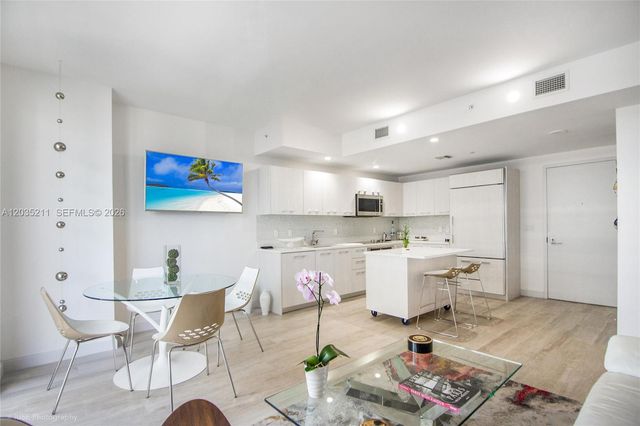 55 SW 9th St 3802, Miami, FL 33130