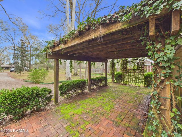 1022 S River Drive, Arnaudville, LA 70512