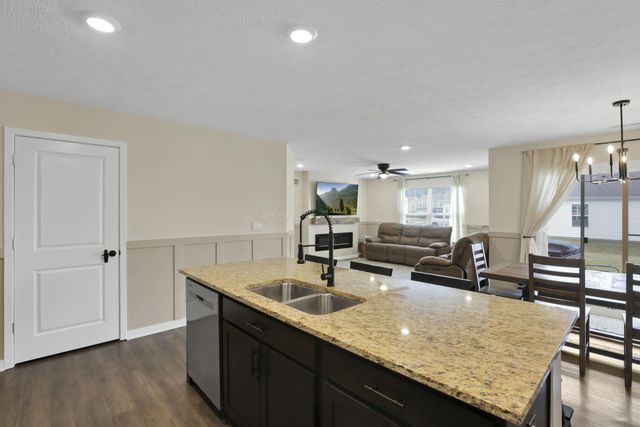 415 St James Gate, Newark, OH 43055