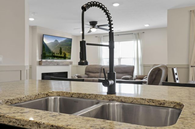 415 St James Gate, Newark, OH 43055