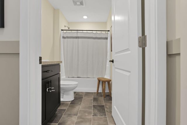 415 St James Gate, Newark, OH 43055