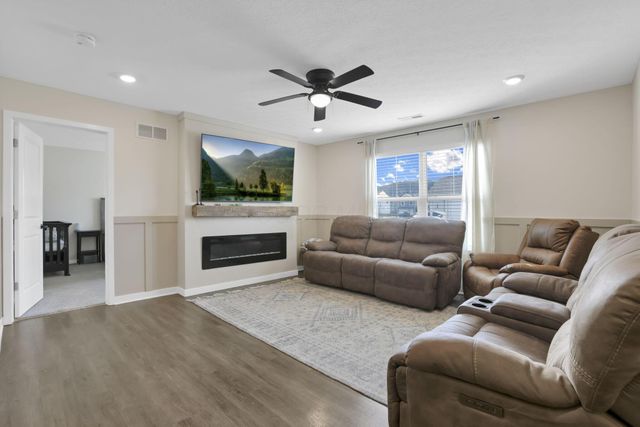 415 St James Gate, Newark, OH 43055