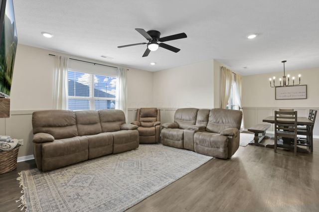 415 St James Gate, Newark, OH 43055