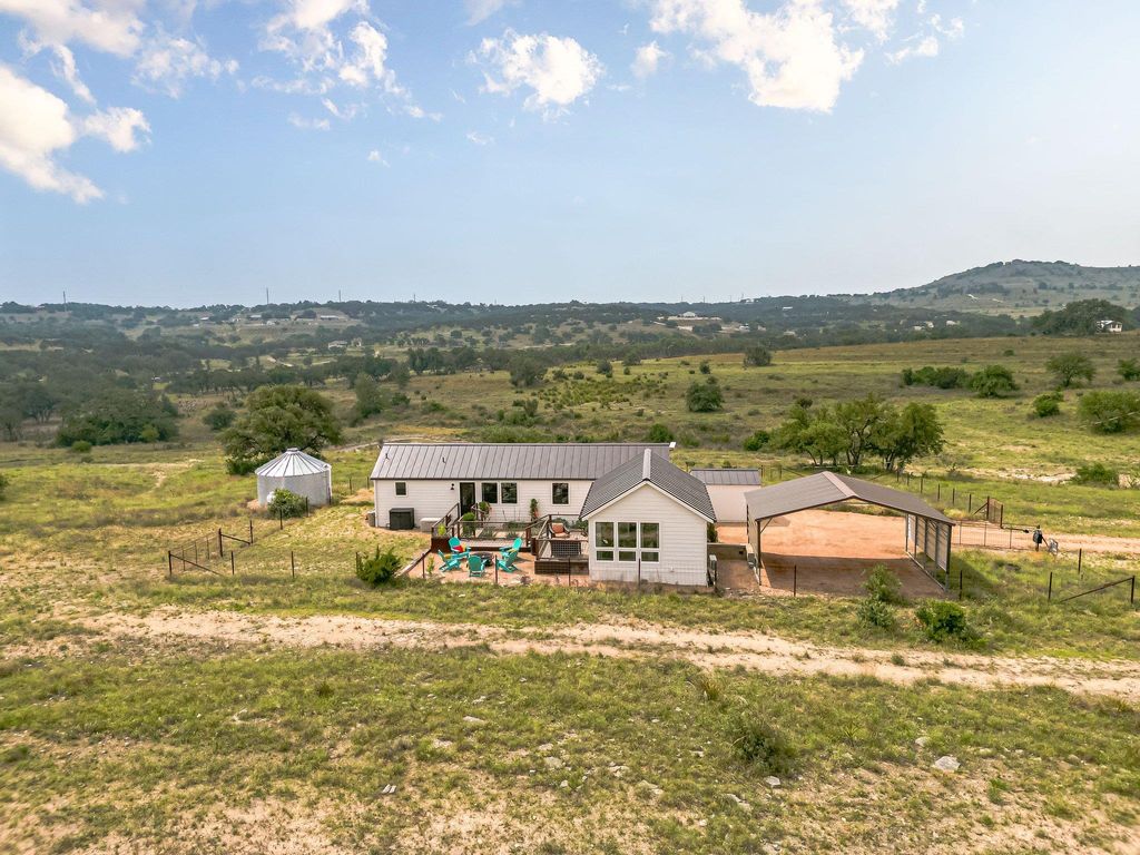 770 Stanton RD, Johnson City, TX 78636