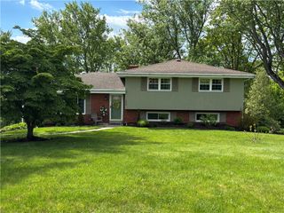 1429 Lattidome Drive, Upper St Clair, PA 15241