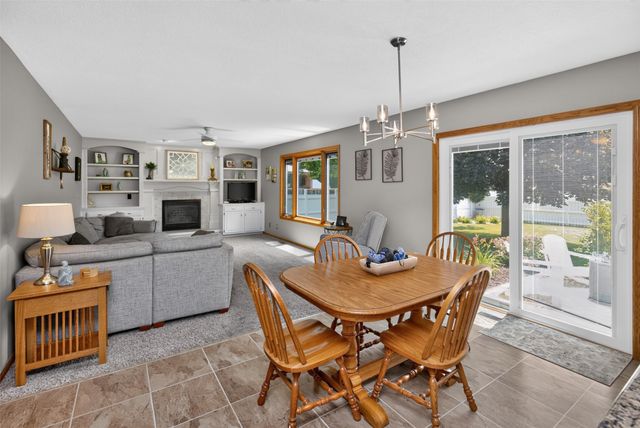 9392 Lake Drive, West Des Moines, IA 50266