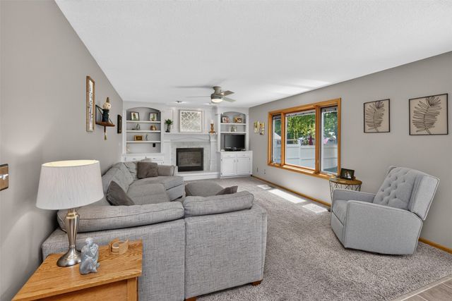 9392 Lake Drive, West Des Moines, IA 50266