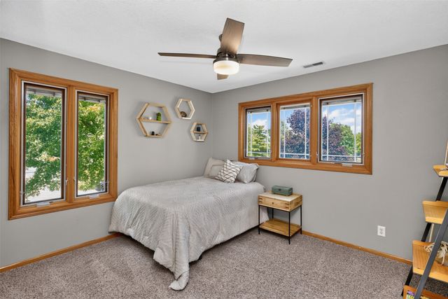 9392 Lake Drive, West Des Moines, IA 50266