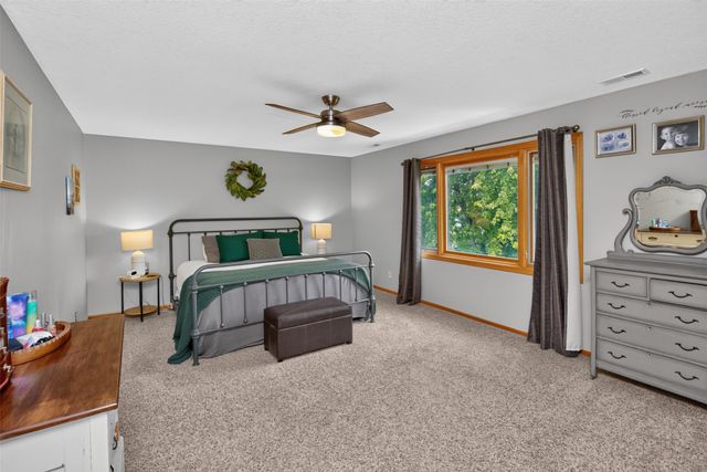 9392 Lake Drive, West Des Moines, IA 50266