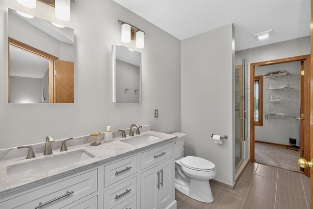 9392 Lake Drive, West Des Moines, IA 50266