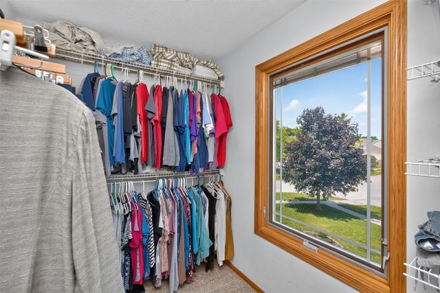9392 Lake Drive, West Des Moines, IA 50266