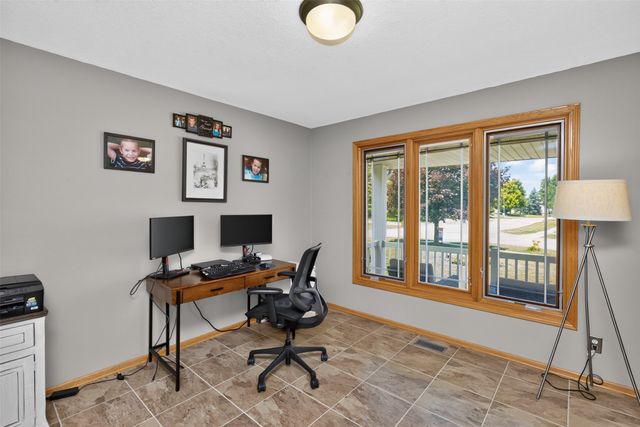 9392 Lake Drive, West Des Moines, IA 50266