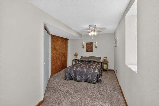 9392 Lake Drive, West Des Moines, IA 50266