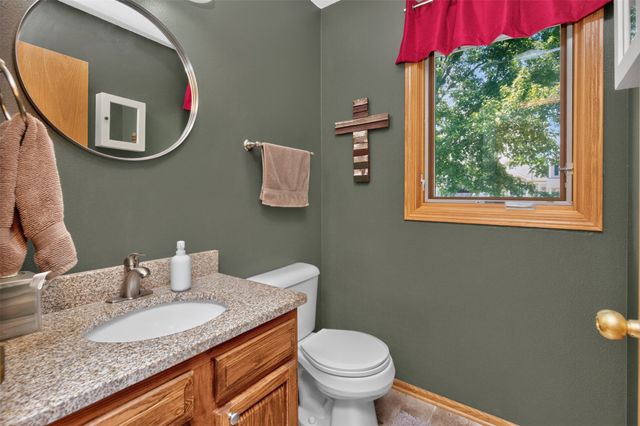 9392 Lake Drive, West Des Moines, IA 50266