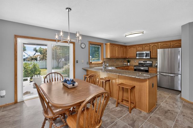 9392 Lake Drive, West Des Moines, IA 50266