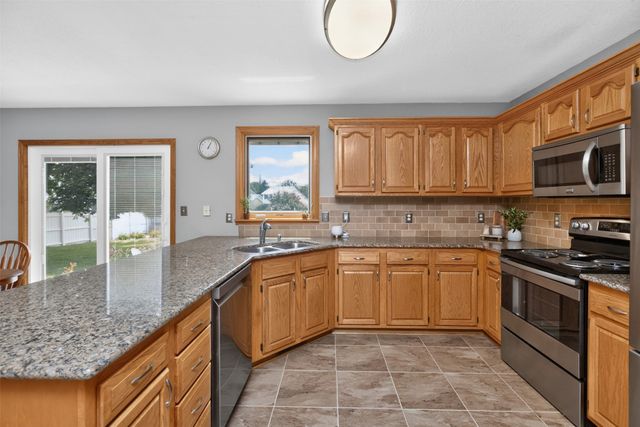 9392 Lake Drive, West Des Moines, IA 50266