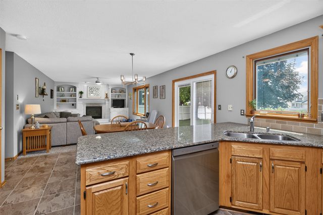 9392 Lake Drive, West Des Moines, IA 50266