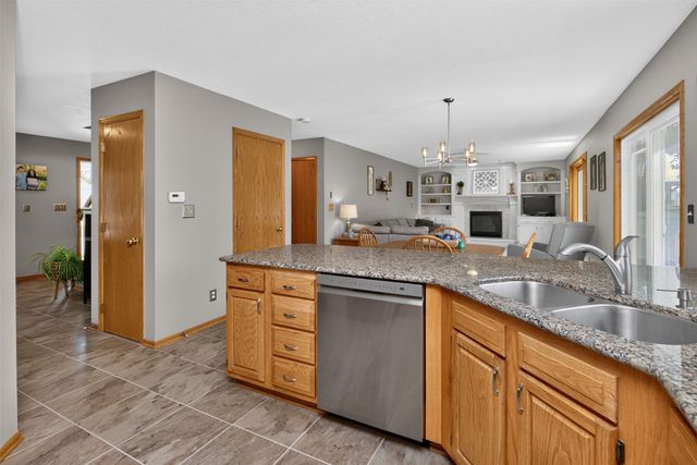 9392 Lake Drive, West Des Moines, IA 50266