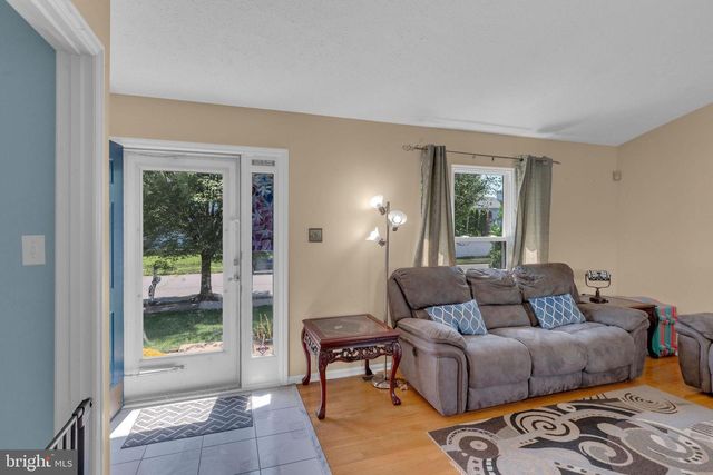 38 HAMILTON LAKES DR, Hamilton, NJ 08619