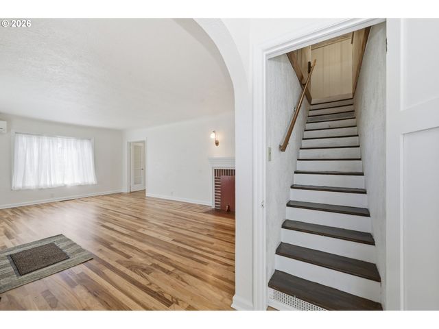 301 IRVING Rd, Eugene, OR 97404