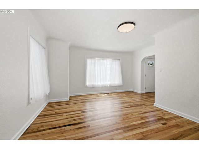 301 IRVING Rd, Eugene, OR 97404