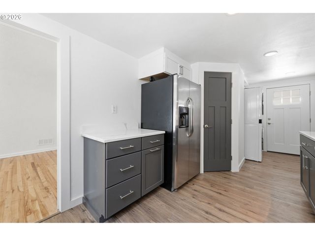301 IRVING Rd, Eugene, OR 97404