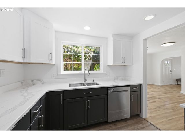 301 IRVING Rd, Eugene, OR 97404