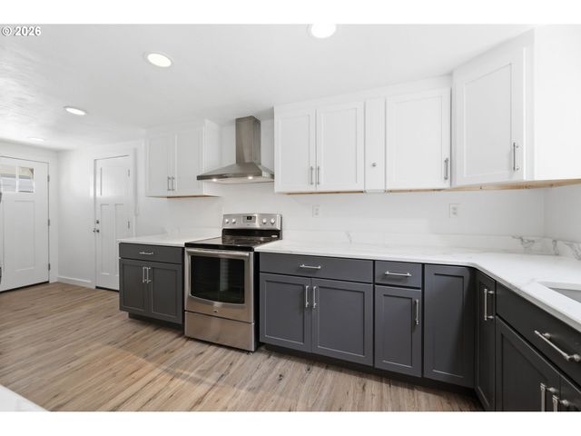 301 IRVING Rd, Eugene, OR 97404