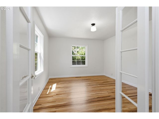 301 IRVING Rd, Eugene, OR 97404