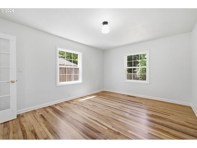 301 IRVING Rd, Eugene, OR 97404