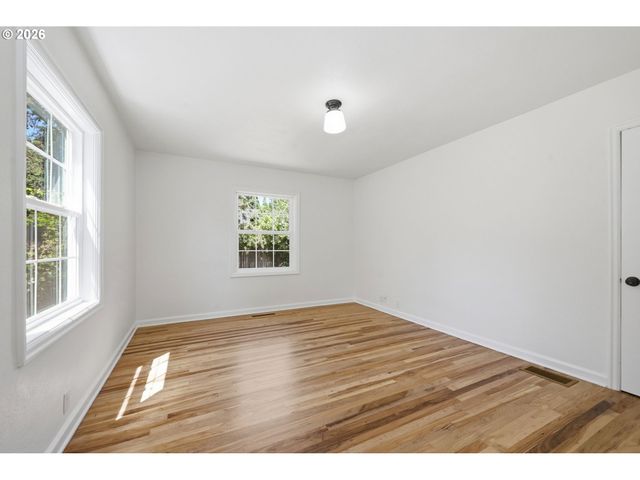 301 IRVING Rd, Eugene, OR 97404