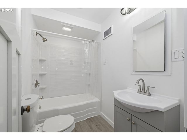 301 IRVING Rd, Eugene, OR 97404