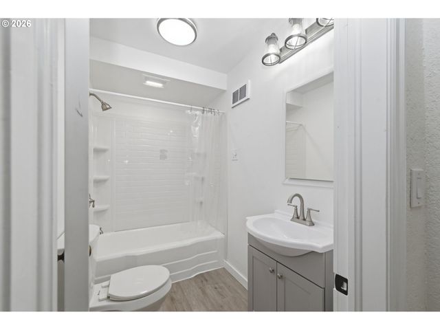 301 IRVING Rd, Eugene, OR 97404