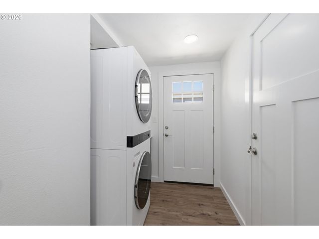 301 IRVING Rd, Eugene, OR 97404