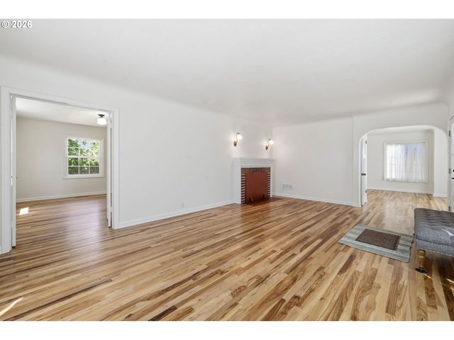 301 IRVING Rd, Eugene, OR 97404