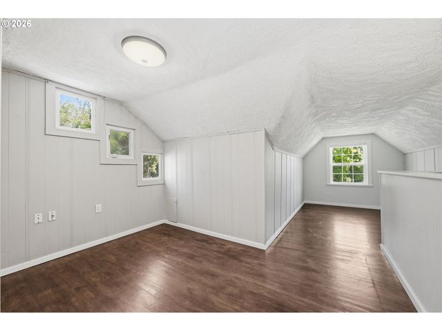 301 IRVING Rd, Eugene, OR 97404