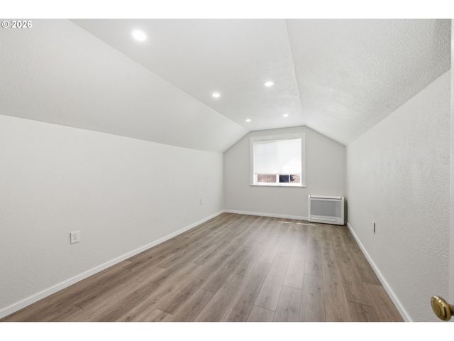 301 IRVING Rd, Eugene, OR 97404