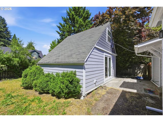 301 IRVING Rd, Eugene, OR 97404