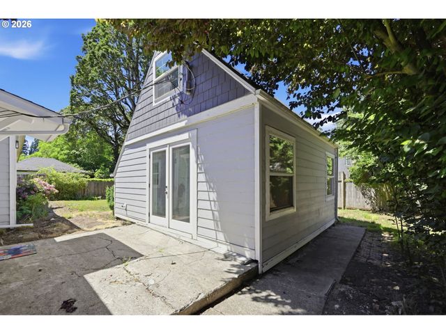 301 IRVING Rd, Eugene, OR 97404