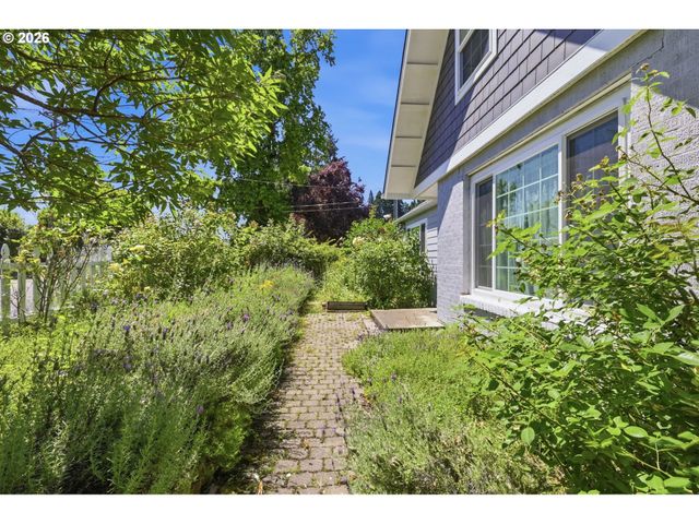 301 IRVING Rd, Eugene, OR 97404