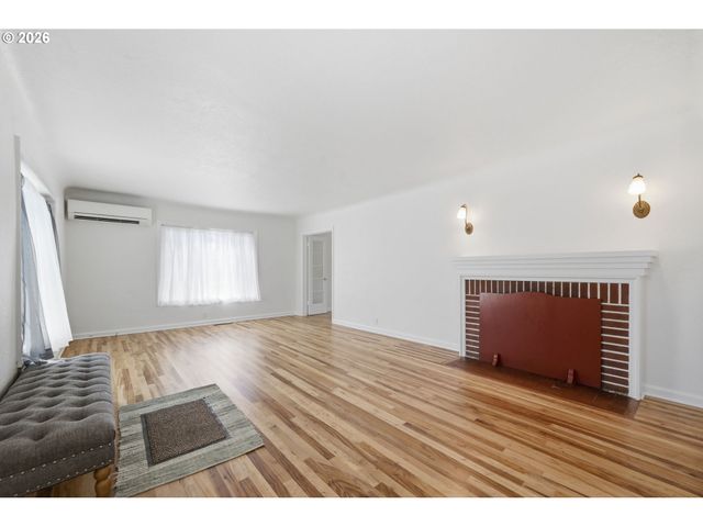 301 IRVING Rd, Eugene, OR 97404