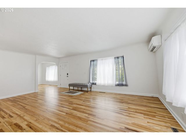 301 IRVING Rd, Eugene, OR 97404