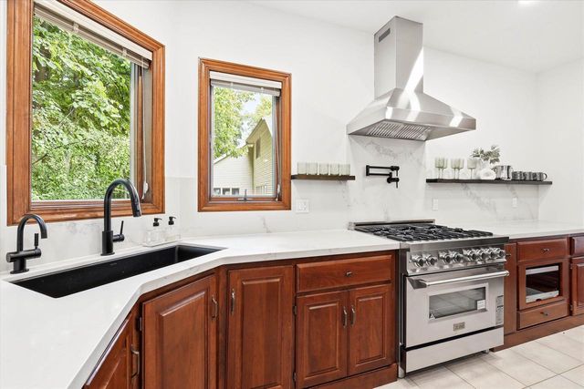 59 BRENTWOOD LANE, Appleton, WI 54915