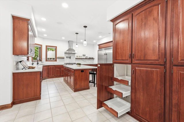 59 BRENTWOOD LANE, Appleton, WI 54915