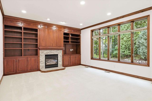 59 BRENTWOOD LANE, Appleton, WI 54915
