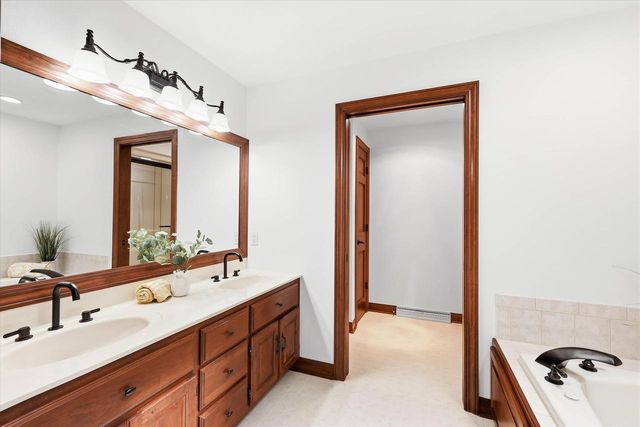 59 BRENTWOOD LANE, Appleton, WI 54915