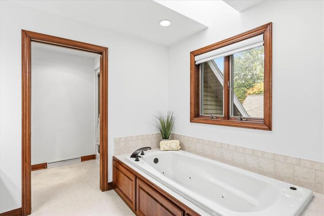 59 BRENTWOOD LANE, Appleton, WI 54915