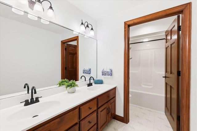 59 BRENTWOOD LANE, Appleton, WI 54915