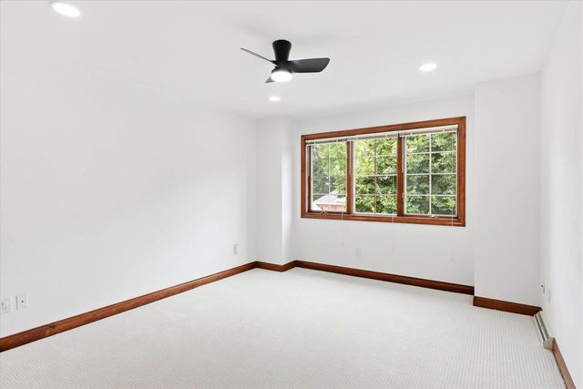 59 BRENTWOOD LANE, Appleton, WI 54915