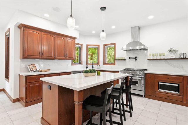 59 BRENTWOOD LANE, Appleton, WI 54915